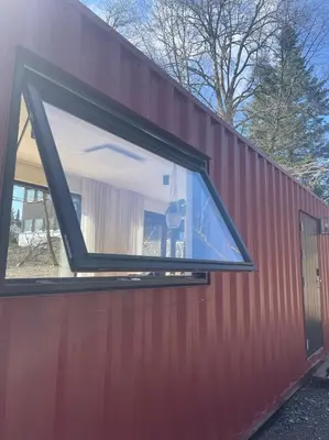 Das Gebäude in dem sich das Ferienhaus befindet