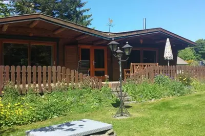 Ein Garten an der Unterkunft NEU! Komfort Ferienhaus Tannenrauschen