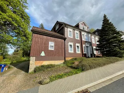 Das Gebäude in dem sich die Ferienwohnung befindet