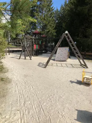 Ein Kinderspielbereich in der Unterkunft Ferienwohnung Franzi