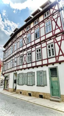 Das Gebäude in dem sich die Ferienwohnung befindet