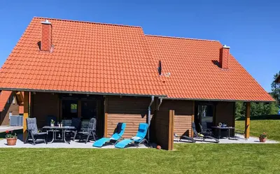 Das Gebäude in dem sich das Ferienhaus befindet