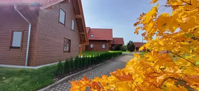 Das Gebäude in dem sich das Ferienhaus befindet