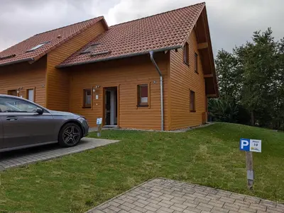 Das Gebäude in dem sich das Ferienhaus befindet