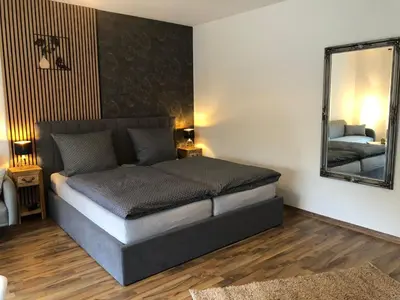 Ein Bett oder Betten in einem Zimmer der Unterkunft Ferienwohnungen Am Klusteich