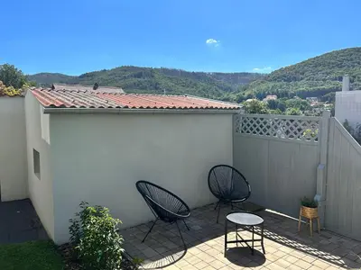 Ein allgemeiner Bergblick oder ein Berglick von der Ferienwohnung aus