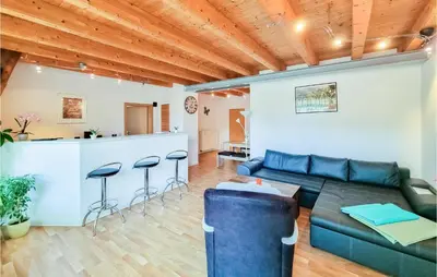 Ein Sitzbereich in der Unterkunft Cozy Apartment In Ditfurt With Wifi