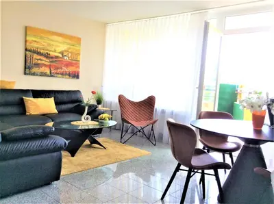 Ein Sitzbereich in der Unterkunft Panoramic App459