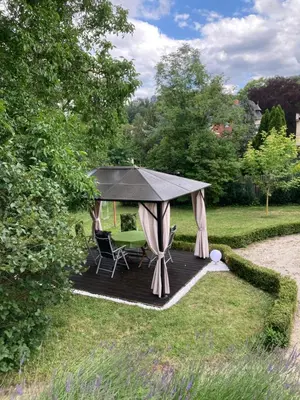 Ein Garten an der Unterkunft Villa Rosengarten