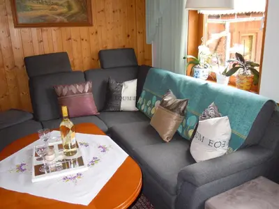 Ein Sitzbereich in der Unterkunft Ferienwohnung Harzbiene