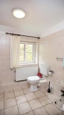 Ein Badezimmer in der Unterkunft Ferienwohnung Nexö, 45 qm, 1 Schlafzimmer N5