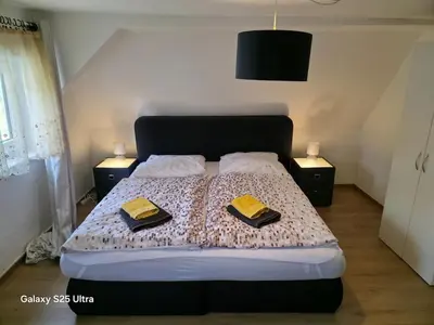 Ein Bett oder Betten in einem Zimmer der Unterkunft MaiFerien Harz - Haus Silberquelle - bis 14 Personen