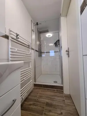 Ein Badezimmer in der Unterkunft Haus Peter Wohnung 1