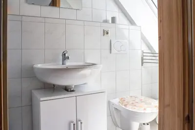 Ein Badezimmer in der Unterkunft Ferienwohnung Ferienhäuser am Brocken, 80 qm, 3 Schlafzimmer