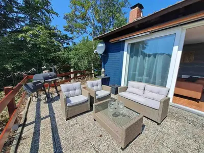 Das Gebäude in dem sich das Ferienhaus befindet