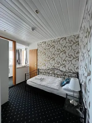 Ein Bett oder Betten in einem Zimmer der Unterkunft Ganze Pension Cecilie für Gruppenreisen