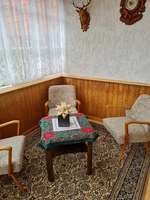 Ein Sitzbereich in der Unterkunft Ferienwohnung am Tiergarten