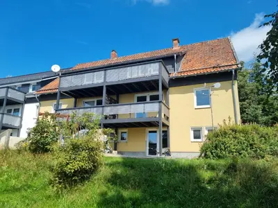 Das Gebäude in dem sich die Ferienwohnung befindet