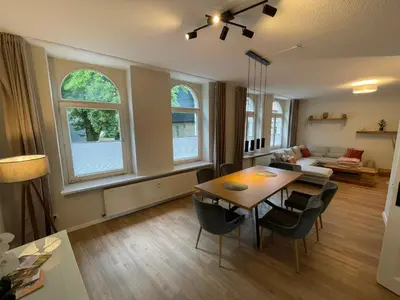 Ein Sitzbereich in der Unterkunft COZY, neue 3 Zimmer Ferienwohnung Goslar Altstadt