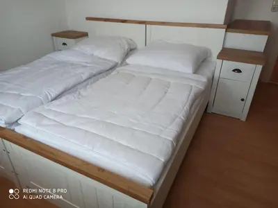 Ein Bett oder Betten in einem Zimmer der Unterkunft Ruhige, gemütliche Ferienwohnung in Zentrumsnähe