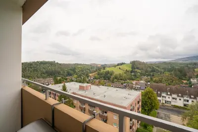 Ein allgemeiner Bergblick oder ein Berglick von der Ferienwohnung aus
