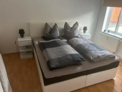 Ein Bett oder Betten in einem Zimmer der Unterkunft Praktisch und geräumig in Blankenburg