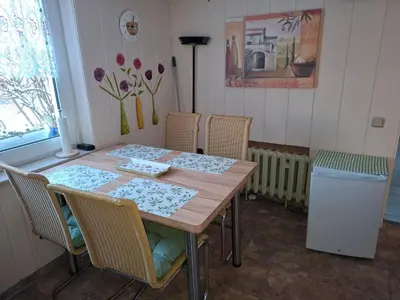 Ein Sitzbereich in der Unterkunft Ferienwohnung Haus am Wald