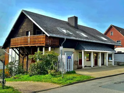 Das Gebäude in dem sich die Ferienwohnung befindet