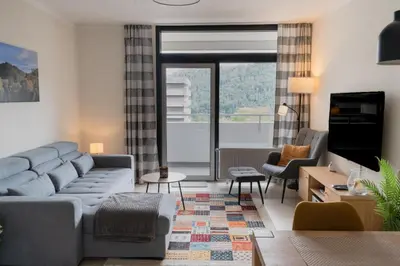 Ein Sitzbereich in der Unterkunft Bergzauber Apartment mit Pool, Sauna, Balkon und Panoramablick