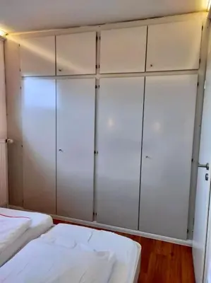 Ein Bett oder Betten in einem Zimmer der Unterkunft Ferienwohnung Sagenstube im Panoramic Hohegeiß 16 Etage Fahrstuhl Hoch hinaus im Harz