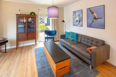 Ein Sitzbereich in der Unterkunft Plumbohms Haus Looges
