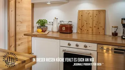 Küche/Küchenzeile in der Unterkunft HARZER HEALING CENTER 2024 Romantische Landhauswohnung mit Fussbodenheizung,XXL Kochinsel,XXL Regenduschen,Modern,Hochwertig,Persönlich,Vollausgestattet