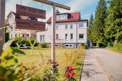 Ein Garten an der Unterkunft Apartment Pusteblume
