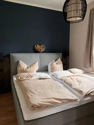Ein Bett oder Betten in einem Zimmer der Unterkunft VILLA am Paulsberg mit Sauna - V2