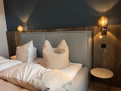 Ein Bett oder Betten in einem Zimmer der Unterkunft VILLA am Paulsberg mit Sauna - V4