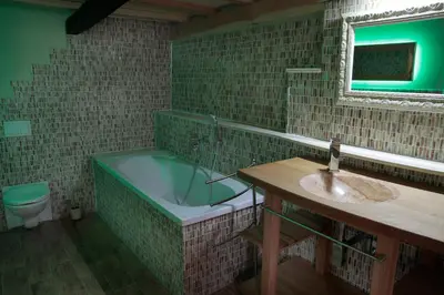 Ein Badezimmer in der Unterkunft Kristallhaus anno 1438