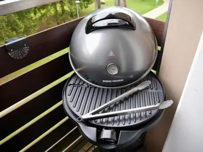 Ein für Gäste verfügbarer Grill in der Ferienwohnung