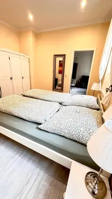 Ein Bett oder Betten in einem Zimmer der Unterkunft Moderne Altstadt Apartments - Marktplatznähe- ruhige zentrale Lage - Natur&Kultur
