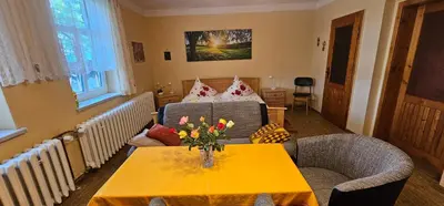 Ein Sitzbereich in der Unterkunft Bauer Linde's Ferienwohnung