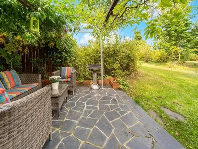 Ein Garten an der Unterkunft Forest-Edge Apartment