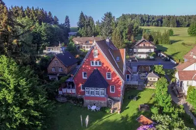 Das Gebäude in dem sich die Ferienwohnung befindet