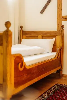 Ein Bett oder Betten in einem Zimmer der Unterkunft Unik Villa Brunnen Blick mit offenem Dachstuhl