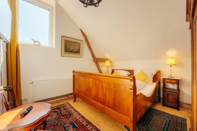 Ein Bett oder Betten in einem Zimmer der Unterkunft Unik Villa Brunnen Blick mit offenem Dachstuhl