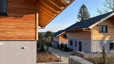 Das Gebäude in dem sich das Chalet befindet