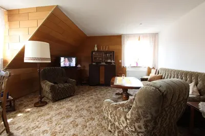 Ein Sitzbereich in der Unterkunft Oma Hennys Bergnest