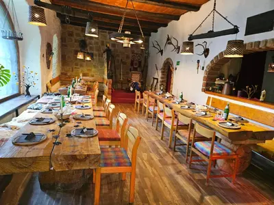 Ein Restaurant oder anderes Speiselokal in der Unterkunft Hotel und Gaststätte Bierstübchen
