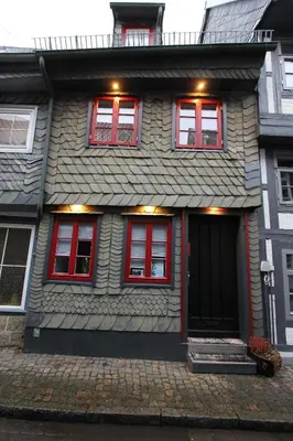 Das Gebäude in dem sich das Ferienhaus befindet