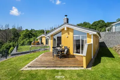 Das Gebäude in dem sich das Ferienhaus befindet