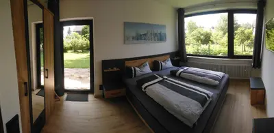 Ein Bett oder Betten in einem Zimmer der Unterkunft Schulenberg-Apartment 1 mit Kamin