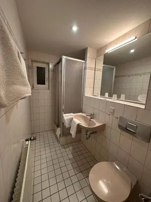 Ein Badezimmer in der Unterkunft Hotel Berliner Hof